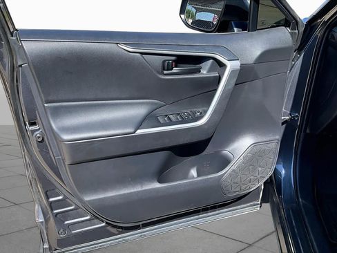 Used 2022 Toyota RAV4 LE FWD image 22