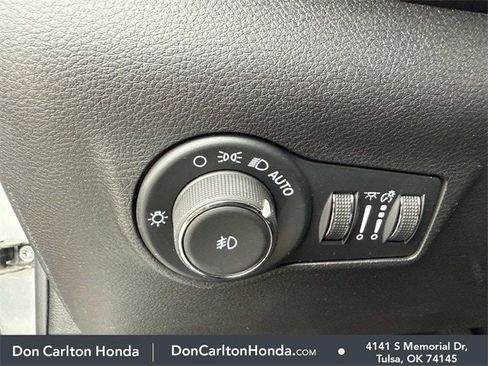 Used 2024 Jeep Compass Latitude image 18