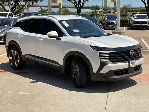 New 2025 Nissan Kicks SR image 4