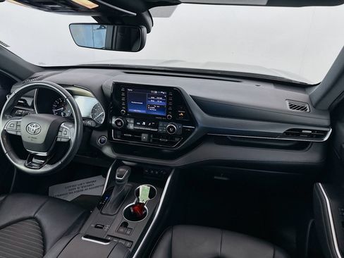 Used 2021 Toyota Highlander XSE FWD image 22
