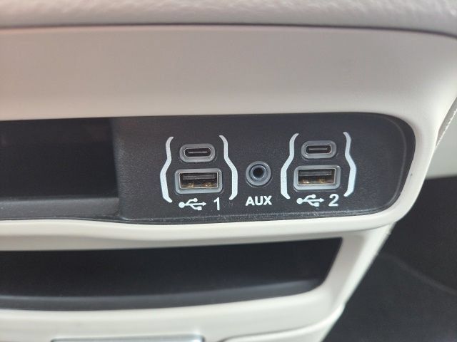 Used 2023 Chrysler Pacifica Touring-L FWD image 33