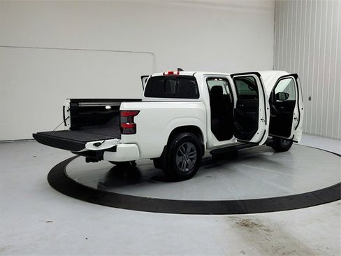 Used 2025 Nissan Frontier SV w/ SV Convenience Package image 15