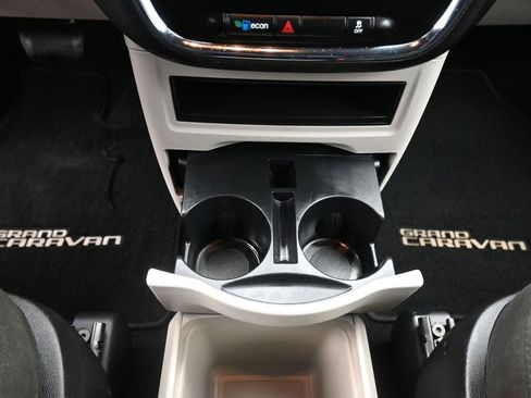 Used 2016 Dodge Grand Caravan SE image 16