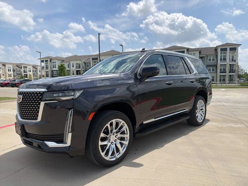 Certified 2023 Cadillac Escalade Premium Luxury AWD/4WD image 4