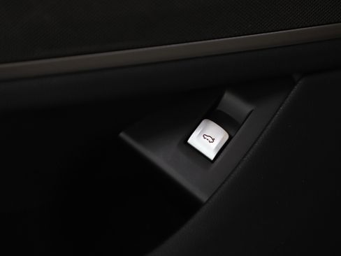 Used 2020 BMW 750i xDrive w/ Executive Package image 28