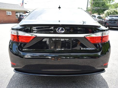 Used 2014 Lexus ES 300h w/ Premium Package w/Bamboo Trim FWD image 5