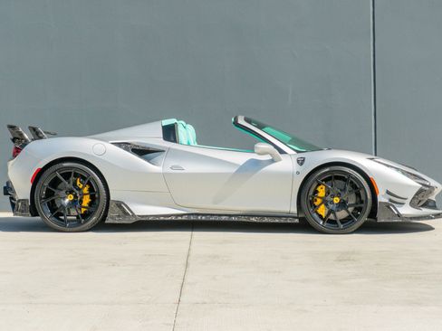 Used 2023 Ferrari F8 Tributo image 7
