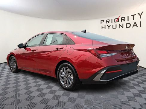 Used 2024 Hyundai Elantra SEL FWD image 6