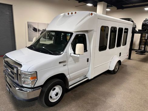 Used 2015 Ford E-350 and Econoline 350 Super Duty image 11