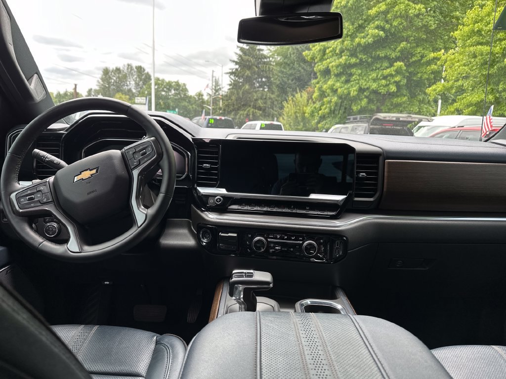 Used 2023 Chevrolet Silverado 1500 High Country AWD/4WD image 16