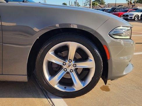 Used 2017 Dodge Charger SXT w/ Plus Group image 8