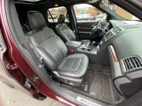 Used 2018 Ford Explorer Platinum image 32