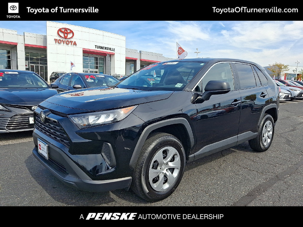 Used 2022 Toyota RAV4 LE AWD/4WD image 1