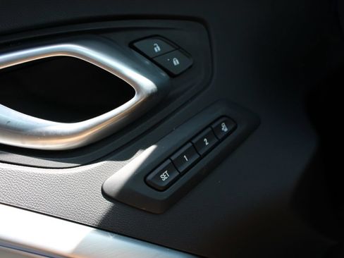 Used 2022 Chevrolet Camaro ZL1 RWD image 27