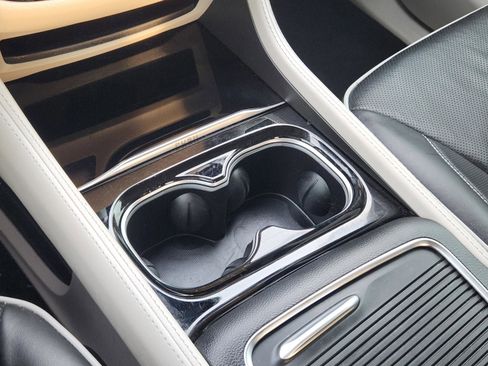 Used 2022 Chrysler Pacifica Limited image 12