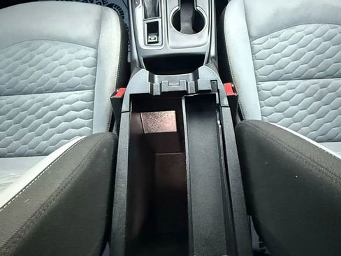 Used 2018 Chevrolet Equinox LT FWD image 30