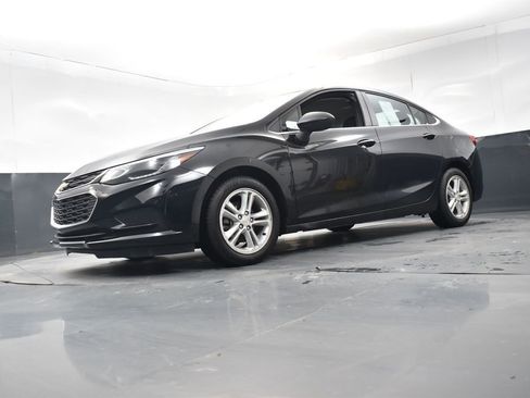 Used 2018 Chevrolet Cruze LT image 24