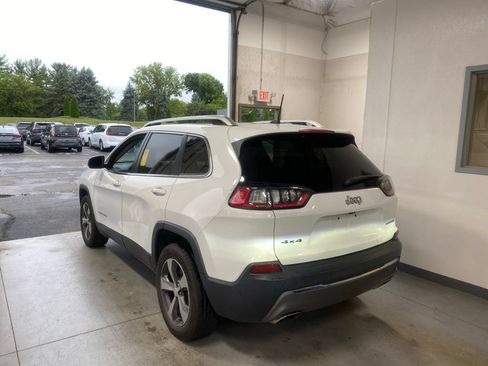 Used 2019 Jeep Cherokee Limited w/ Technology Group AWD/4WD image 3