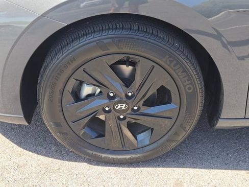 Used 2023 Hyundai Elantra Blue FWD image 10