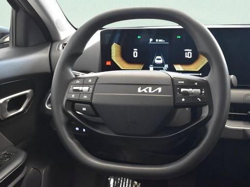 Used 2025 Kia K4 image 24