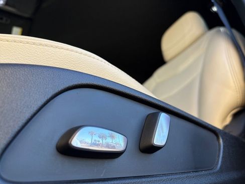 Used 2019 Cadillac XT5 FWD image 12