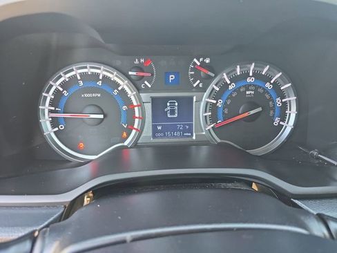 Used 2018 Toyota 4Runner SR5 AWD/4WD image 19