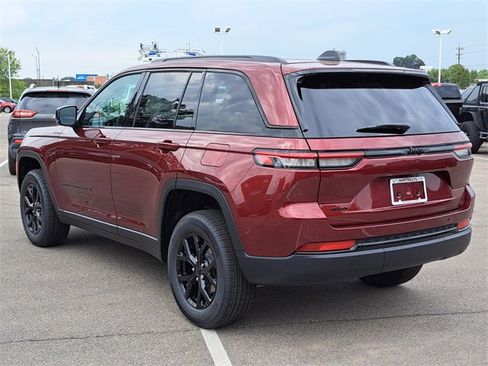 New 2025 Jeep Grand Cherokee Altitude image 3