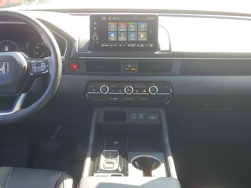 Certified 2025 Honda Pilot Touring image 16