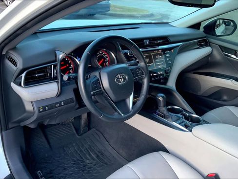 Used 2020 Toyota Camry XSE image 17