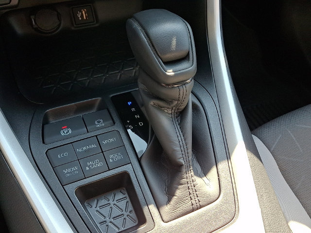 Used 2025 Toyota RAV4 XLE AWD/4WD image 16