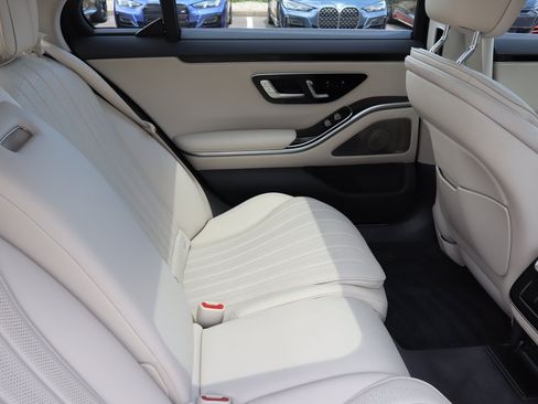 Used 2022 Mercedes-Benz S 580 4MATIC Sedan w/ AMG Line Package image 15