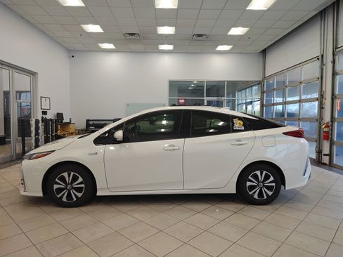 Used 2019 Toyota Prius Prime Advanced image 7