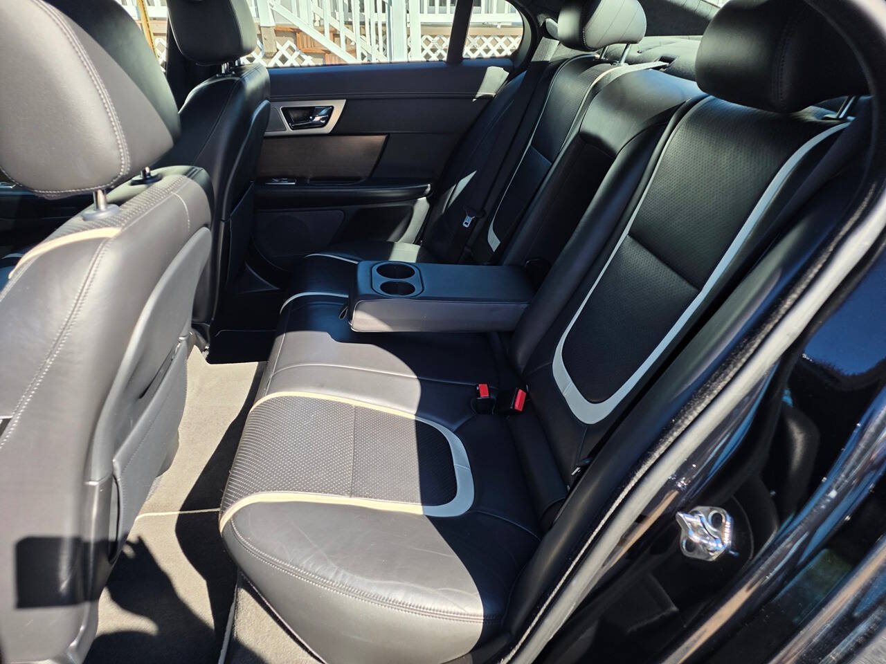 Used 2013 Jaguar XF 3.0 RWD image 19