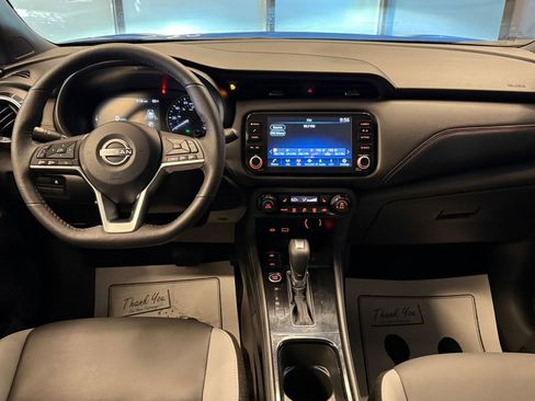Used 2023 Nissan Kicks SR w/ SR Premium Package FWD image 9