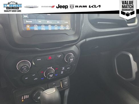 Used 2018 Jeep Renegade Latitude AWD/4WD image 13