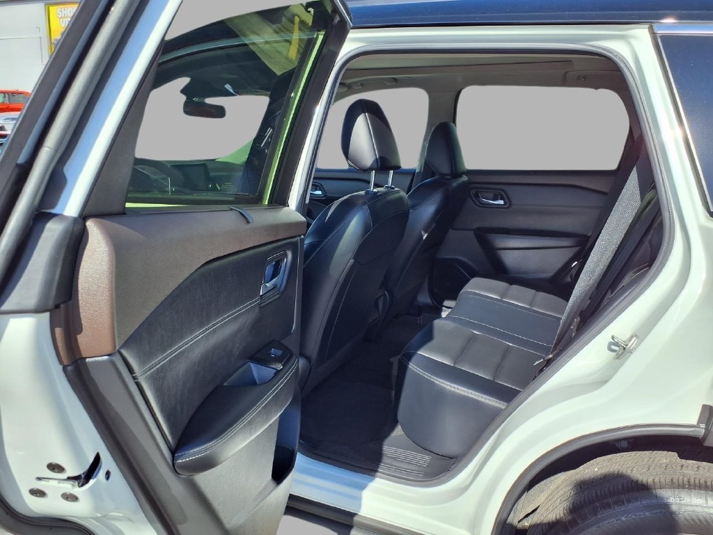 Used 2023 Nissan Rogue SV w/ SV Premium B Package AWD/4WD image 23