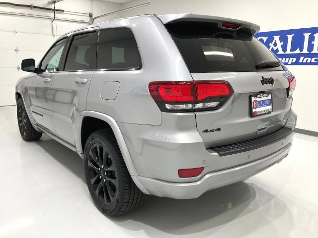 Used 2020 Jeep Grand Cherokee Altitude AWD/4WD image 12
