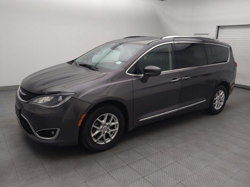 Used 2020 Chrysler Pacifica Touring-L FWD image 2