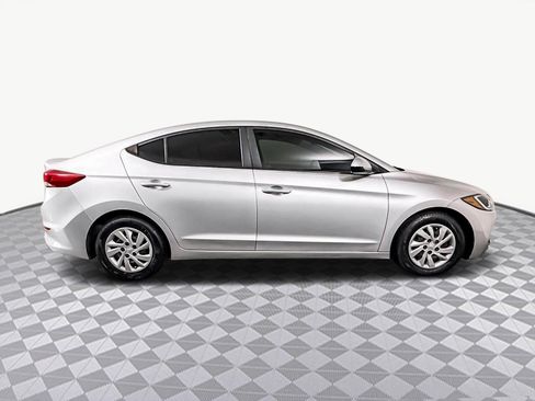Used 2018 Hyundai Elantra SE image 11