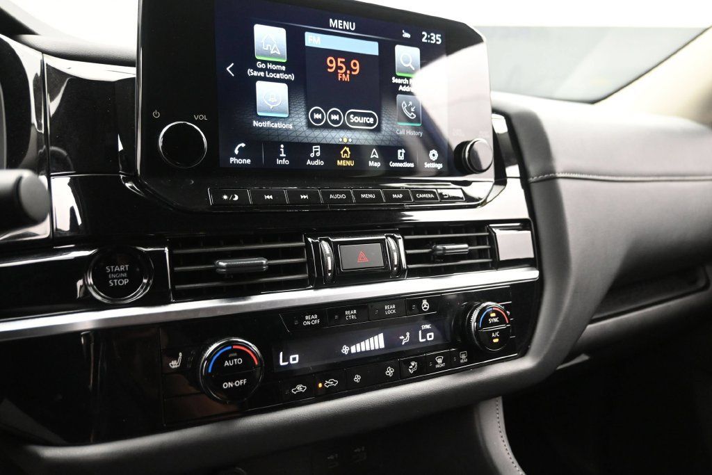 Used 2025 Nissan Pathfinder SL AWD/4WD image 20