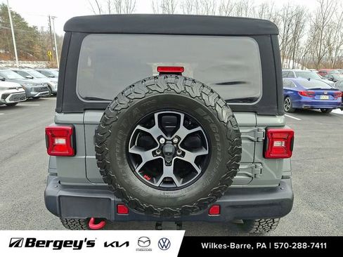 Used 2018 Jeep Wrangler Unlimited Rubicon w/ Dual Top Group image 6