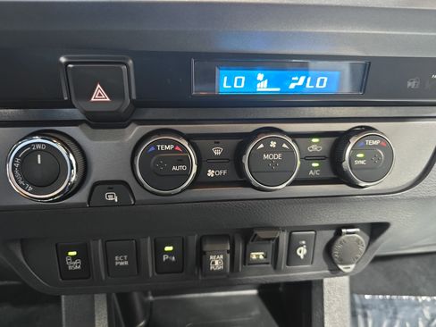 Certified 2023 Toyota Tacoma TRD Off-Road w/ Technology Package AWD/4WD image 23