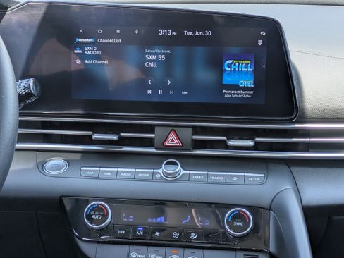 Certified 2024 Hyundai Elantra SEL FWD image 16