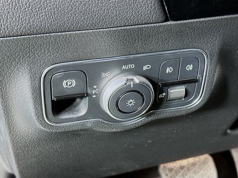 Used 2025 Mercedes-Benz GLA 250 image 17