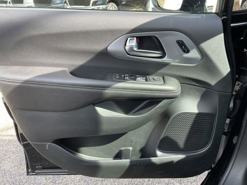 New 2026 Chrysler Pacifica Limited image 32