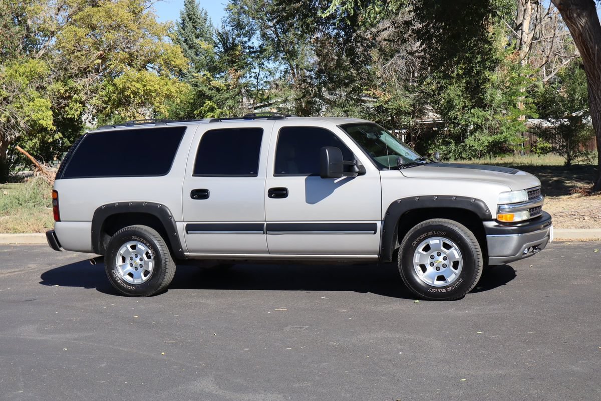 Used 2004 Chevrolet Suburban LS w/ Preferred Equipment Group AWD/4WD image 2