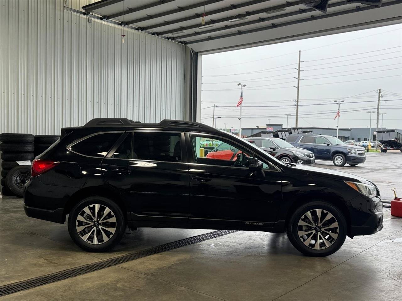 Used 2017 Subaru Outback 2.5i Limited AWD/4WD image 2