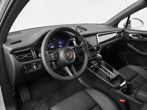 Certified 2026 Porsche Macan AWD/4WD image 41