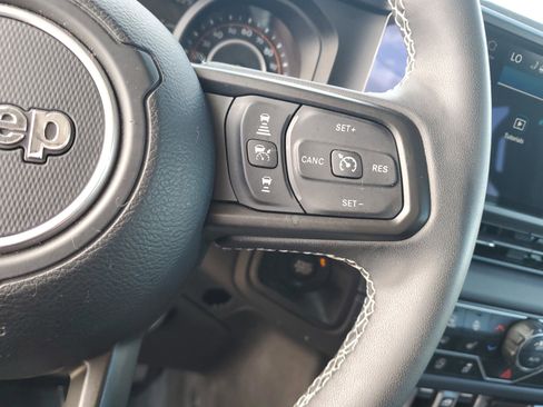 Used 2025 Jeep Wrangler Unlimited Rubicon w/ Convenience Group image 28