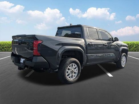 Certified 2025 Toyota Tacoma SR image 4